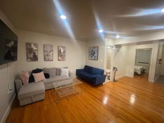 Chic 5BR 2BA apartment in DC - Washington - 0