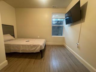 Chic 5BR 2BA apartment in DC - Washington - 2