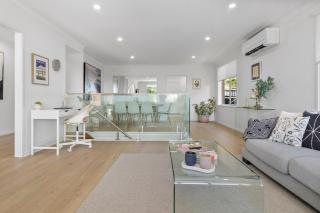 Private Retreat on The Hill - Newcastle - 0