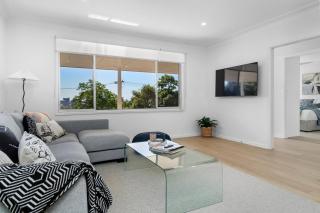 Private Retreat on The Hill - Newcastle - 7