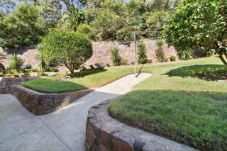 Private Retreat on The Hill - Newcastle - 5