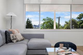 Private Retreat on The Hill - Newcastle - 2