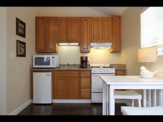 Sonoma Getaway for Two - Great Location - 4