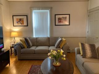 Beautiful 1 Bedroom Apt in a House - 5