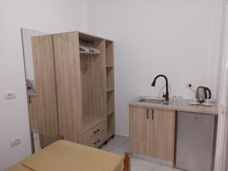 HILLSIDE Guesthouse - 1