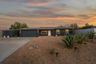 Cozy Desert Oasis - Hot Tub - Fire Pit - Close to Joshua Tree National Park - 4