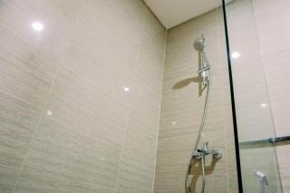 Spacious and Elegant 2BR with Private Lift at Hillcrest House Apartment By Travelio - Tangerang - 2