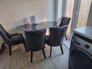 Charming Modern Home in Cheltenham - Cheltenham - 2