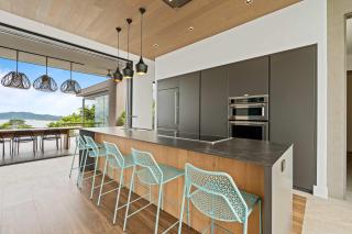 Amazing Ocean and Mountain Views - 8