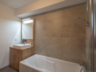 Appartement de luxe, centre Alpe d'Huez, 3 chambres, accès direct pistes, parking inclus - FR-1-645-84 - Huez - 4