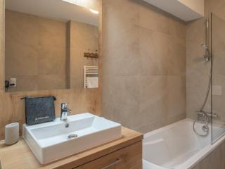 Appartement de luxe, centre Alpe d'Huez, 3 chambres, accès direct pistes, parking inclus - FR-1-645-84 - Huez - 3