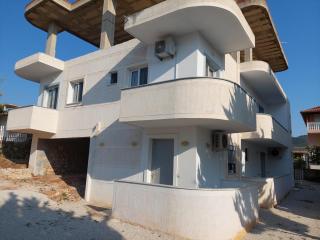 HILLSIDE Guesthouse - Ksamil - 9