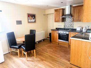 MorganVille - Cozy Bungalow - Wainscot - 5