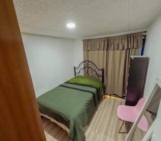 Casa amplia frente a un parque, se aceptan mascotas - Cuenca - 9