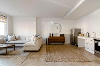 Studio Bliss Dual-Queen Stay in Vibrant Alberta - Portland - 0