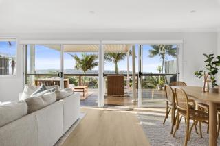 Chic Coastal 1-Bedroom Home with Balcony & BBQ - Deewhy - 4
