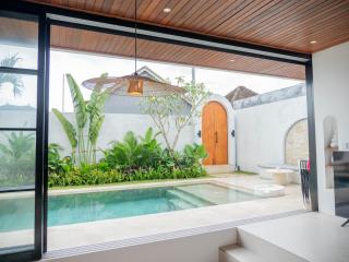 LIVING DOOR BALI - NEW Majestic Villa Canggu 8BR - 1
