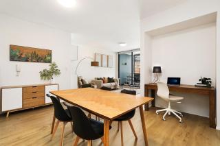 RARE FIND! Central Sydney - 2 BR & Parking - Sydney - 1