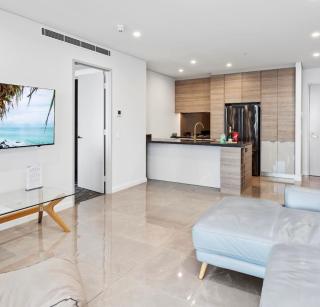 Sky-High Villa with Wide Ocean Views - Gold Coast - 6