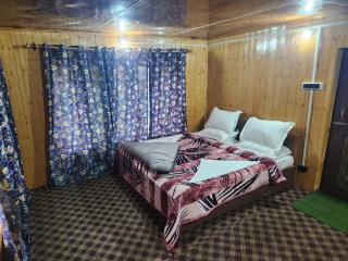 Pahalgam Gateways - Pahalgām - 4