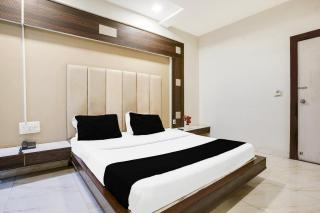 Hotel O Vanya Palace - Ahmedabad - 9