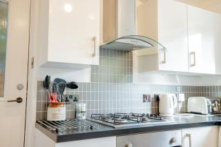 Stylish 3-Bed, Garden & Secure Parking - M5 5 mins - Hindlip - 9