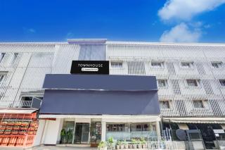 Townhouse Khar The Habitat - Bombay - 0