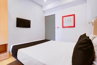 Townhouse Khar The Habitat - Bombay - 8
