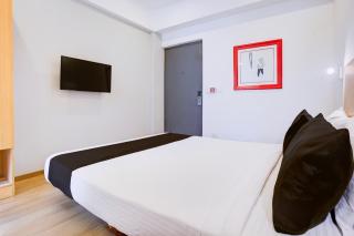 Super Townhouse Khar The Habitat - Mumbai - 1