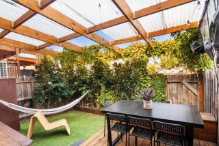 Stylish Moonee Ponds Townhouse with Courtyard - Melbourne - 9