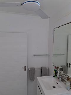Close to The Sea - Garden Facing Room - Durban - 5