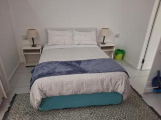 Close to The Sea - Garden Facing Room - Durban - 9