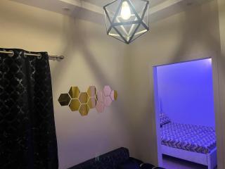 Modern Furnished Flat Johar Town Near Emporium - Lahore - 5