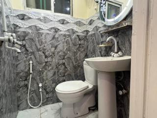 Modern Furnished Flat Johar Town Near Emporium - Lahore - 8