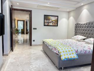 Elegant 3 BHK Apartment in DLF Gurugram - Gurgaon - 3