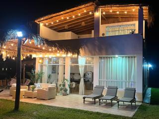 Dolphin beach house - San Antonio - 1