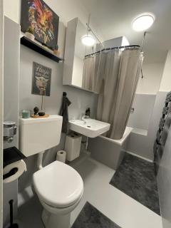 Modern Comfort in Central Hamburg 3 Room Apartment - Hamburg - 5