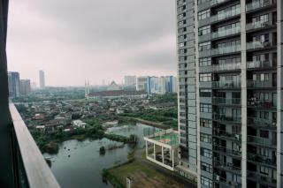 Homey and Cozy Studio Room Daan Mogot City Apartment By Travelio - Giacarta - 4