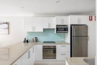 'Bay Parklands' Close to Waters Edge - Nelson Bay - 3