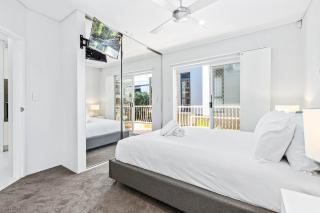 Recently Renovated & Exclusively Furnished BEACH - Gold Coast - 5