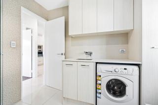 Recently Renovated & Exclusively Furnished BEACH - Gold Coast - 3