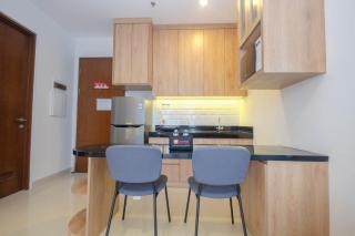 Minimalist and Homey 1BR at Ciputra World 2 Apartment By Travelio - Giacarta - 3