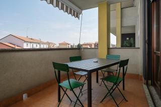 NEW - Parking - 10 min from Fiera MiRHO - sleeps 4 - Baranzate - 9