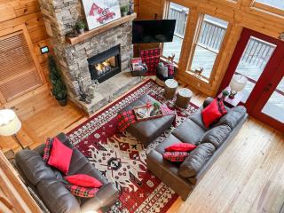 Mars Hill Cabin Retreat Mountain Views, Hot Tub, and Adventure Awaits - Swiss - 5