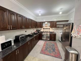 Luxury spacious house in dabouq with parking - Amman - 4