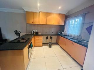 Mbizo Cozy Retreat- Lofts at Loftus - 7