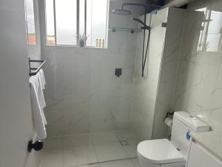 Chic Retreat in Granville - steps to train ! - Clyde - 7