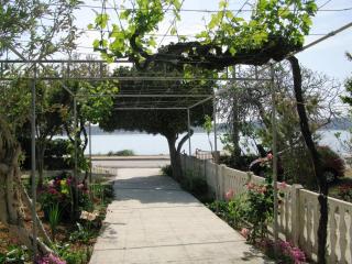 Apartments Nena by the sea in Barbat, Rab - 4