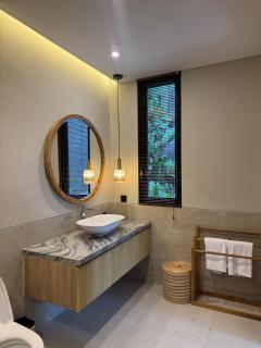 Family Haven 6BR Luxe Villa in Berawa, Canggu - 9