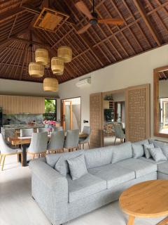 Family Haven 6BR Luxe Villa in Berawa, Canggu - 3